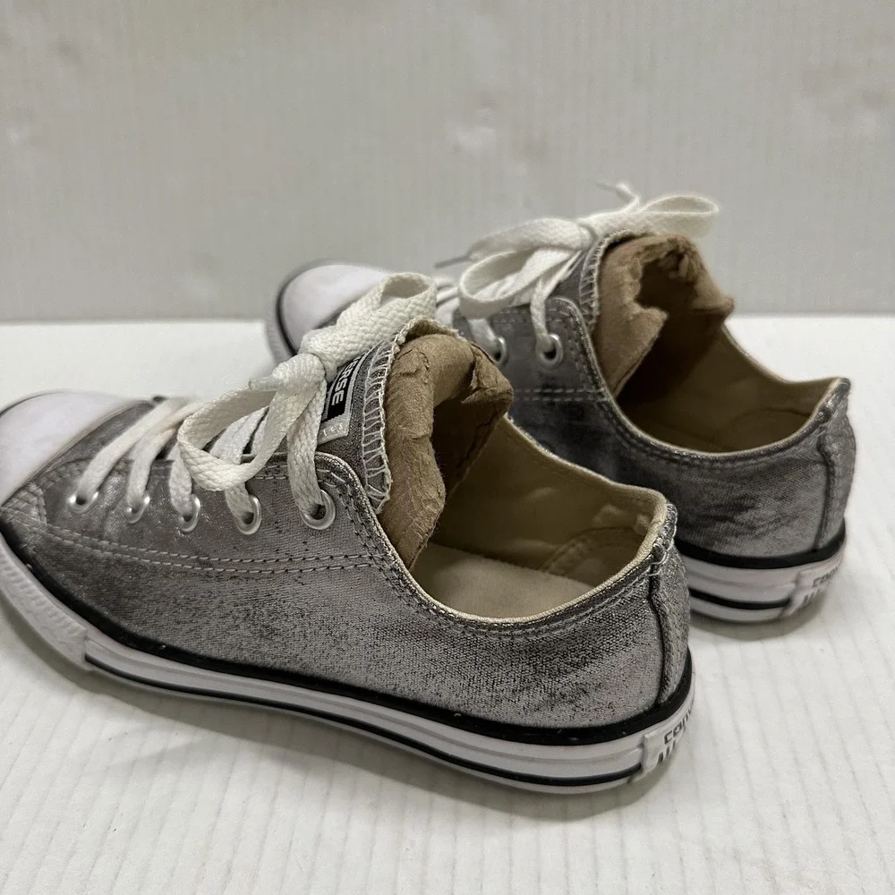 Converse front label