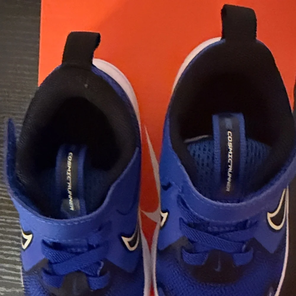 Nike kids cosmic