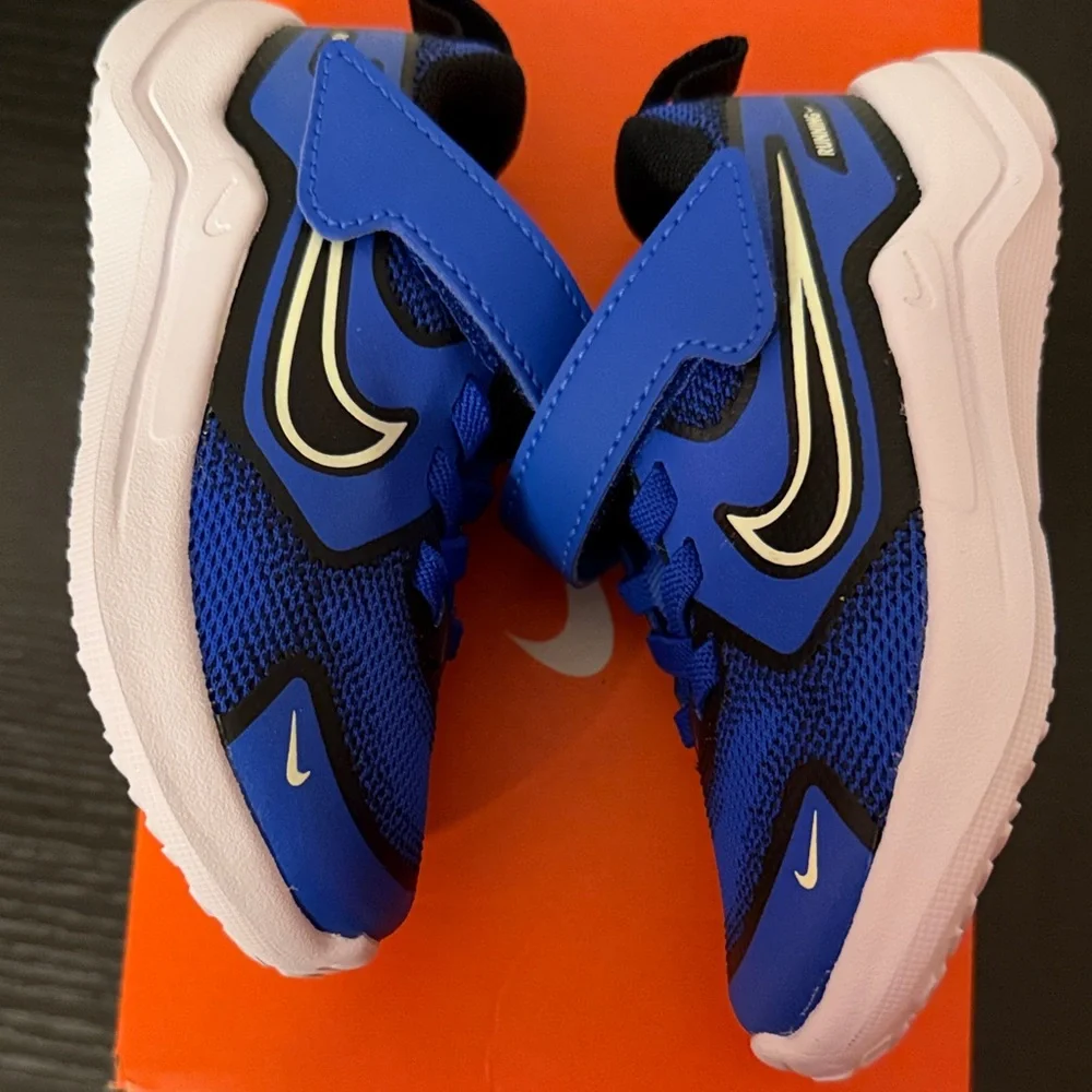 Nike kids cosmic
