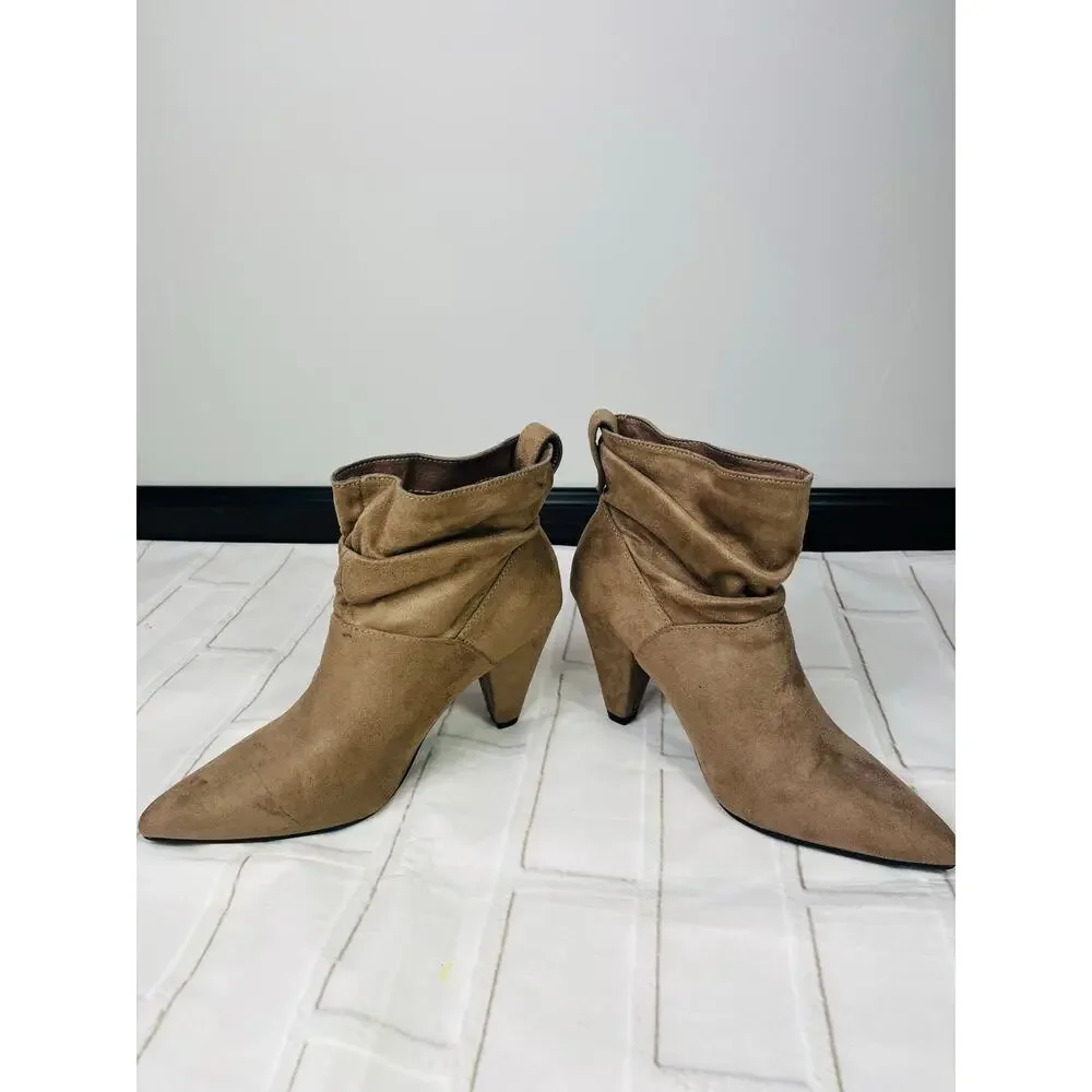 Liliana worn only