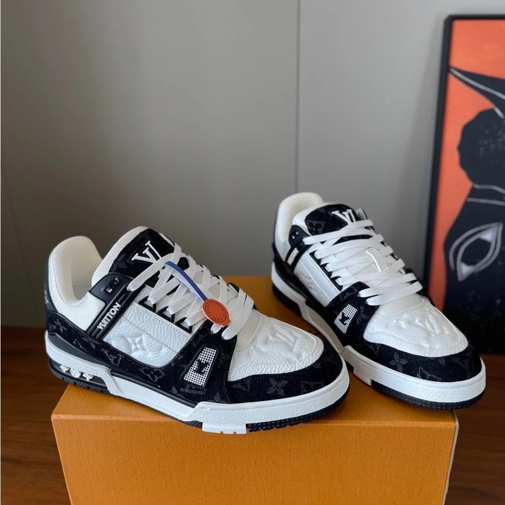 Louis Vuitton Men’s Men Trainer Trainers Sneakers Black White