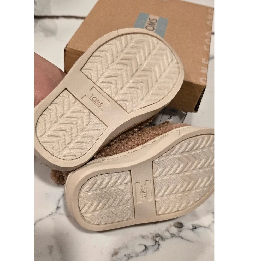Toms playdates casual bring