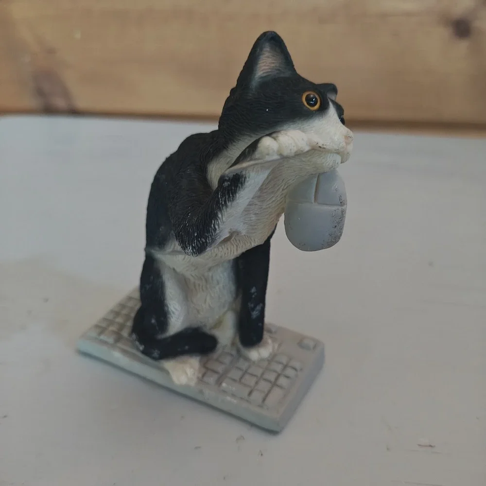 Vintage 1997 Stone Critters Kitty on the Keys Figure Black & White SC-1016