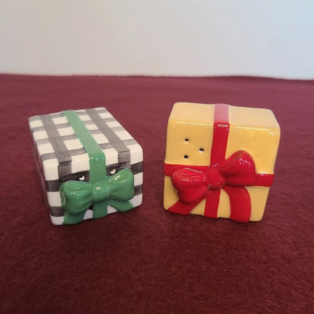 Hallmark ceramic salt