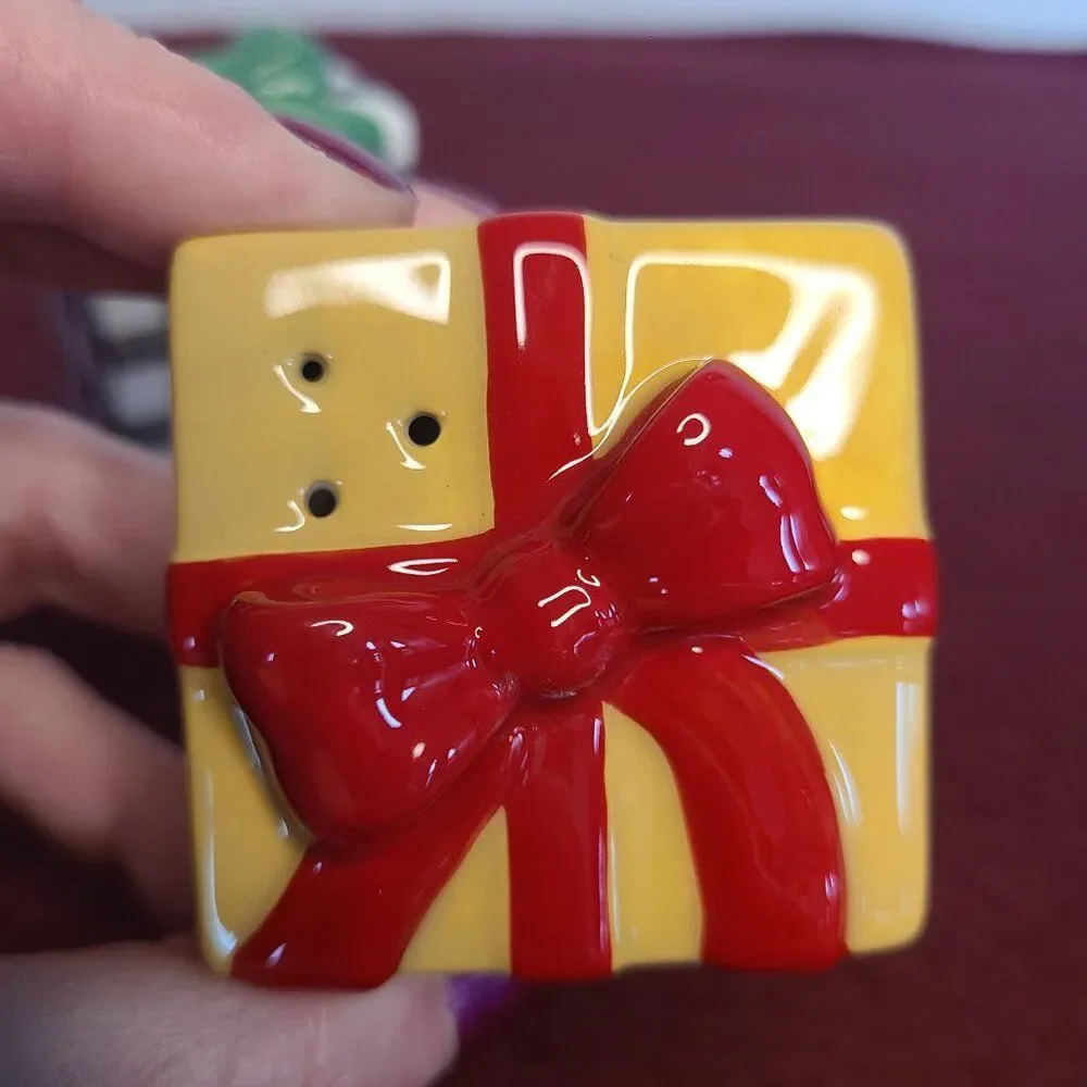 Hallmark ceramic salt