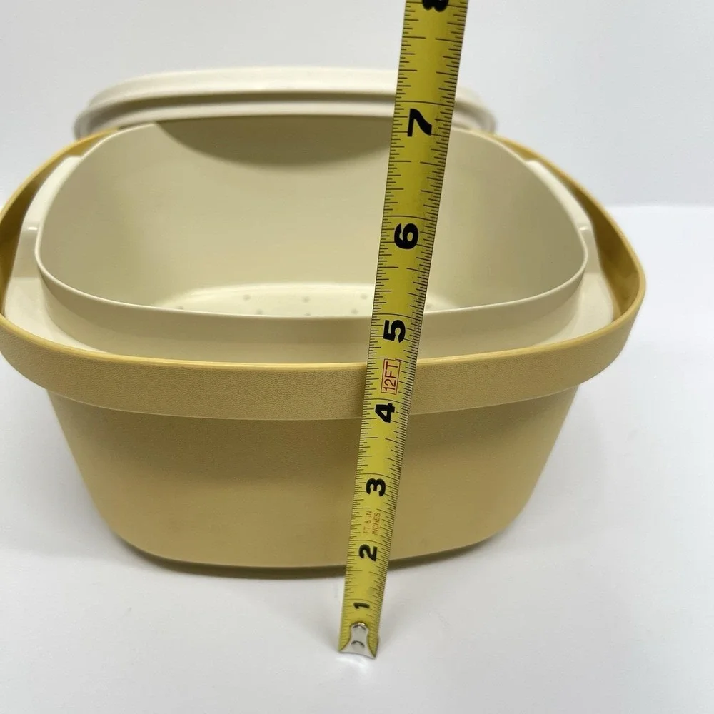 Tupperware color used this
