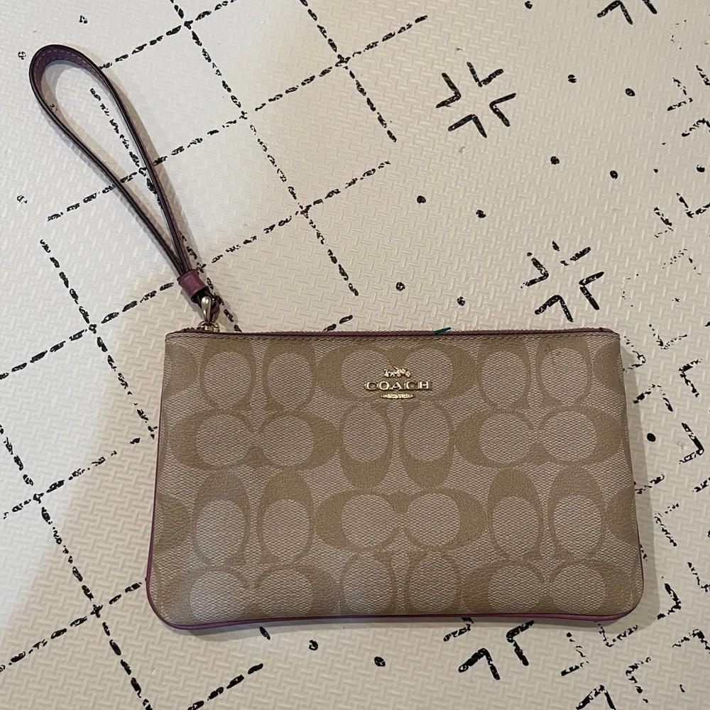 Coach corner zip