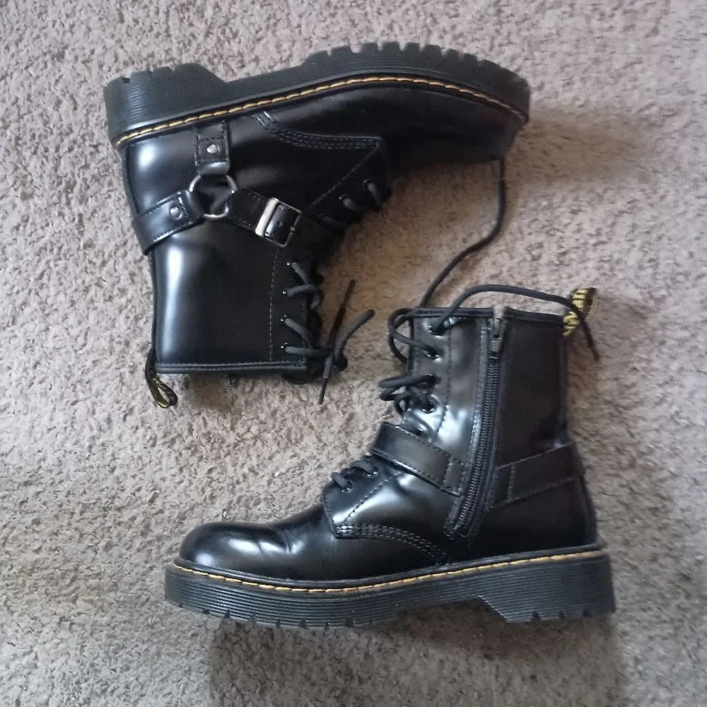 Dr. Martens gently priority