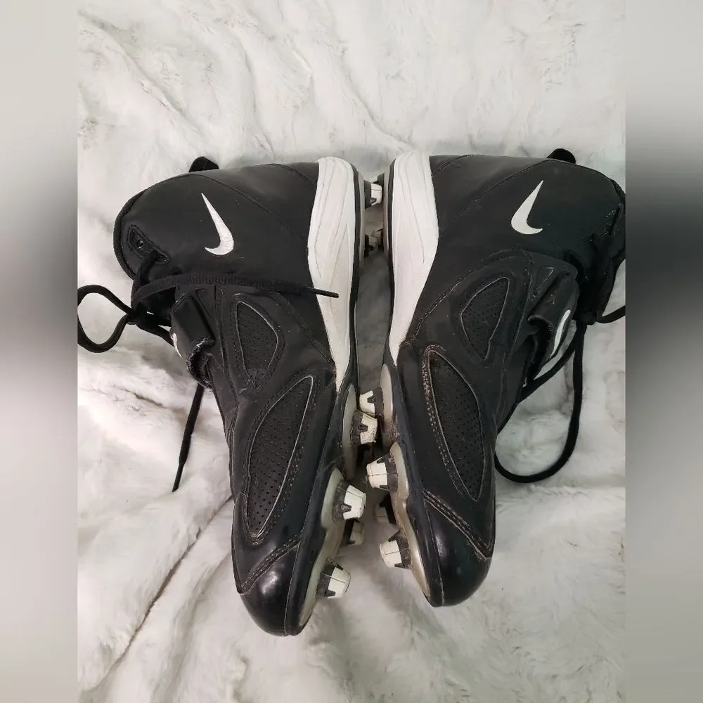 Nike cleats color