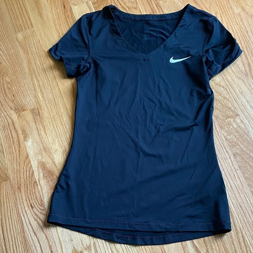Nike Women's Black Short Sleeve Tee