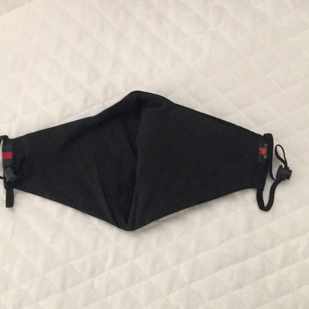 N/A comfortable black