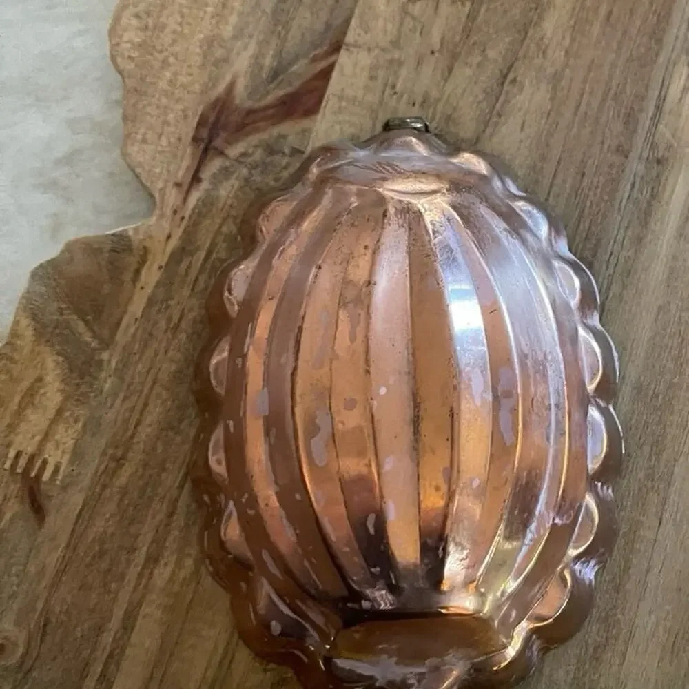 Vintage ODI solid copper melon shaped mold with brass hook 5-1/2”