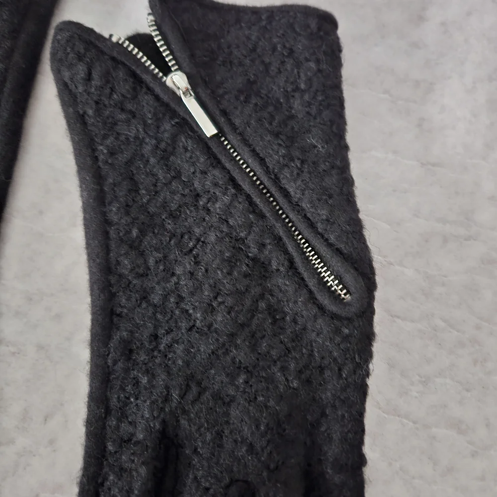 Echo black gloves