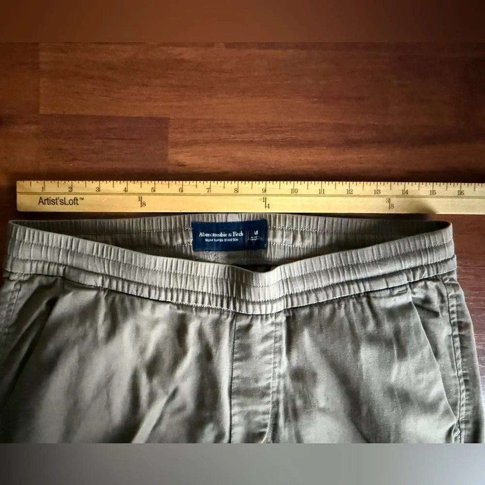 Abercrombie & Fitch classic khaki