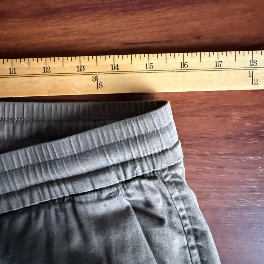 Abercrombie & Fitch classic khaki