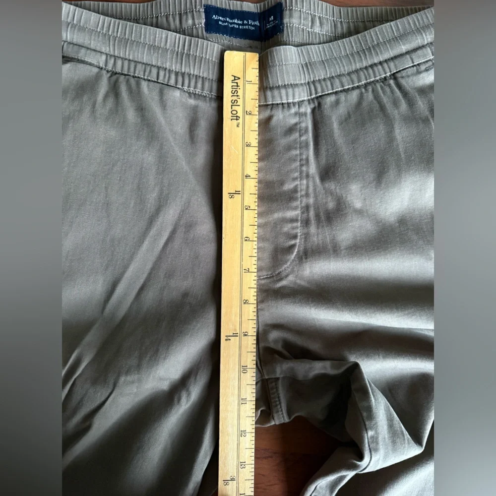 Abercrombie & Fitch classic khaki
