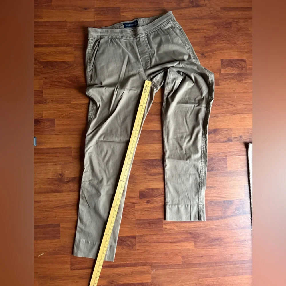 Abercrombie & Fitch classic khaki