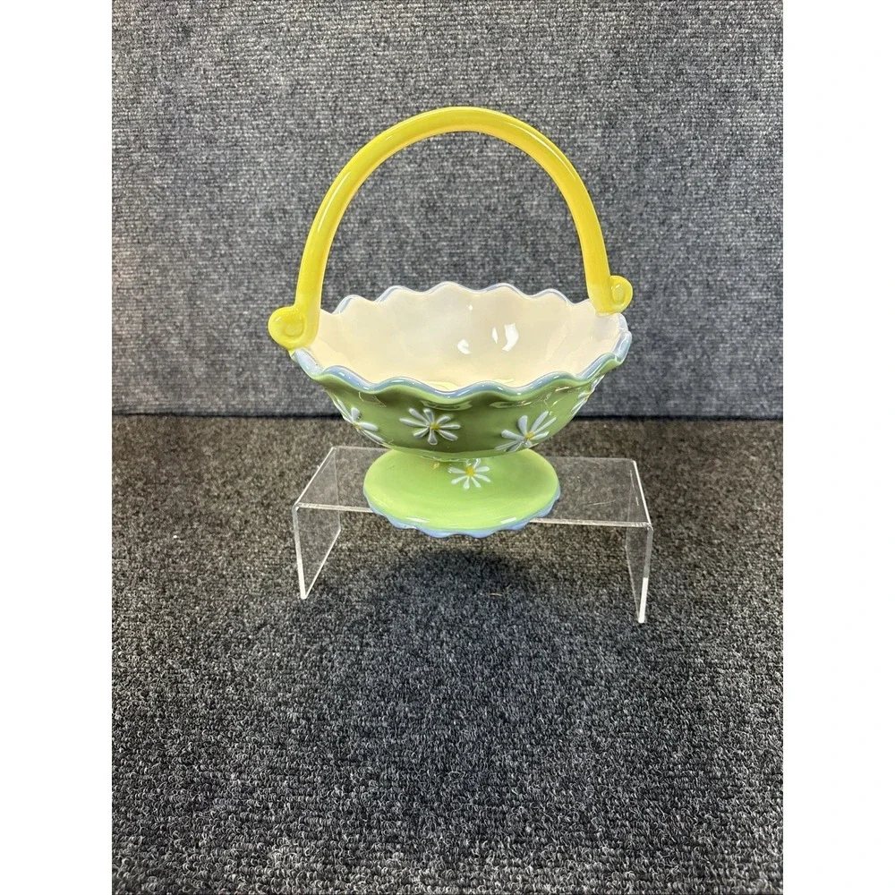Pier 1 Imports~Green Ceramic Basket~Spring Daisies~Yellow Handle~Scalloped Rim