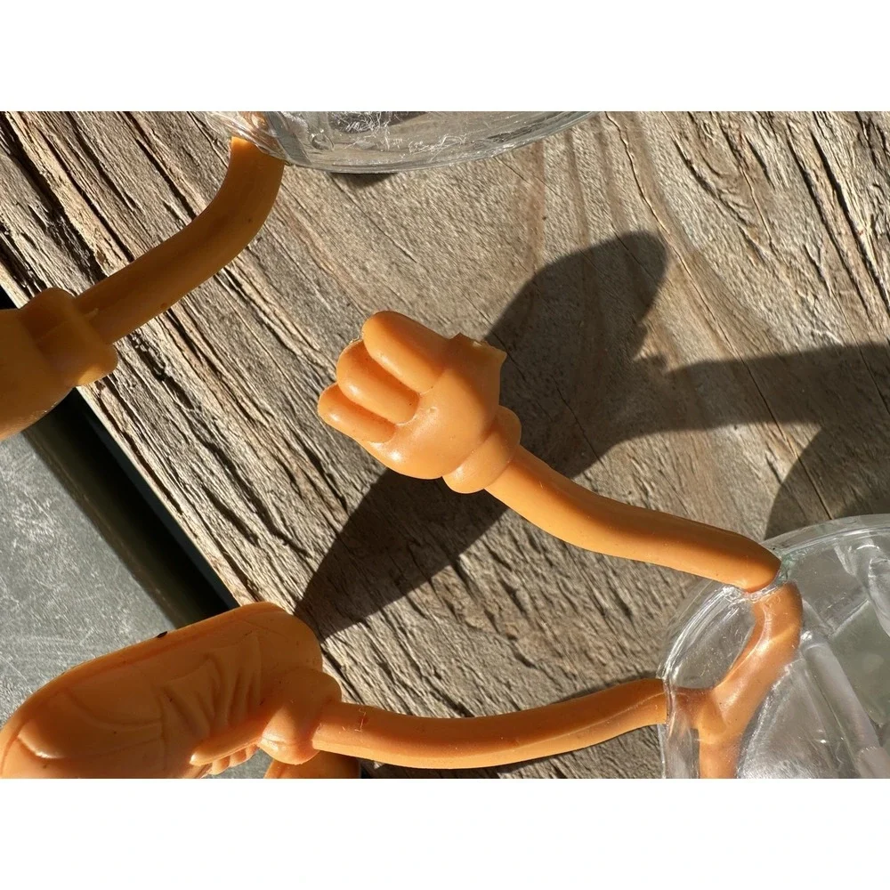 The Unbranded Brand missing thumb