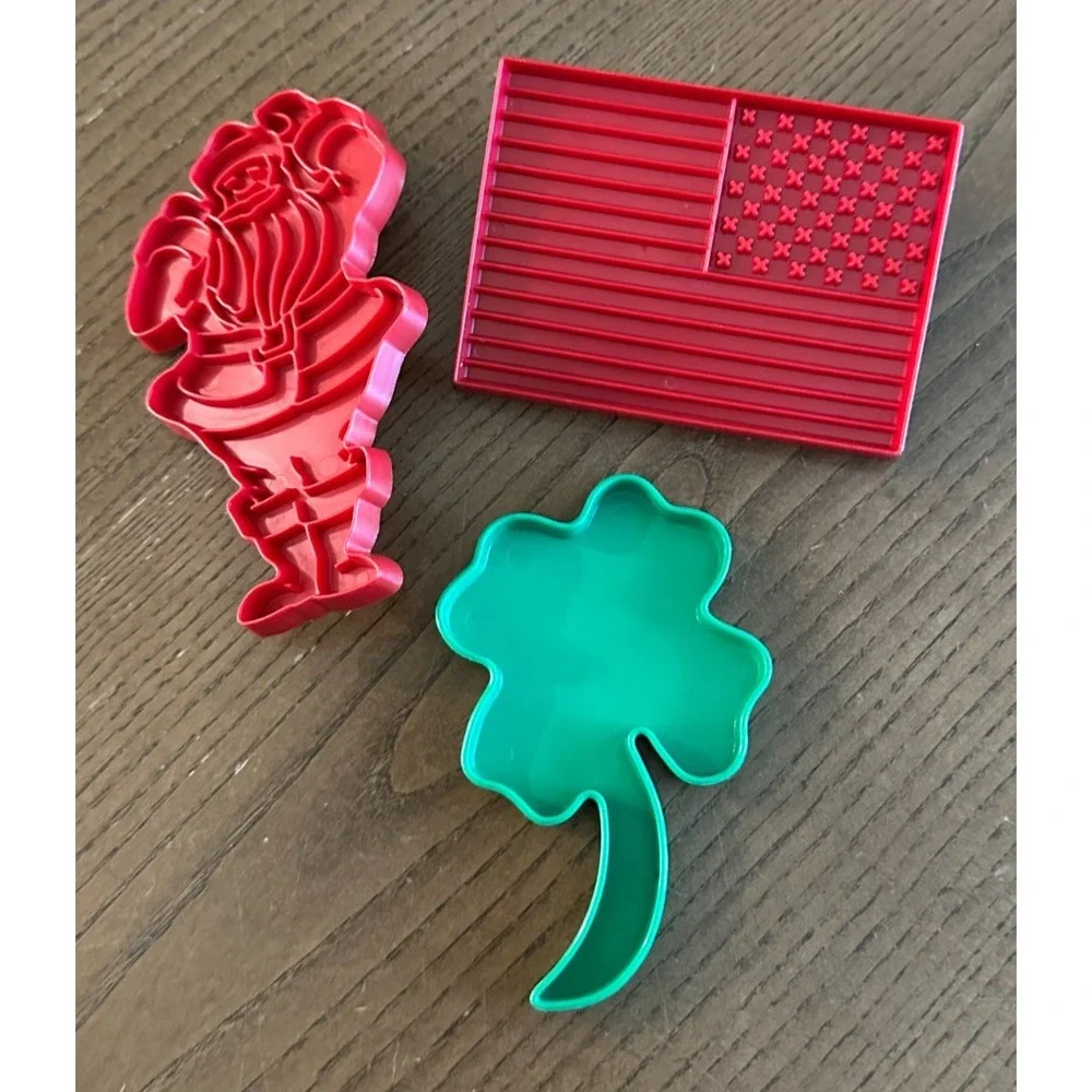 3 Tupperware Cookie Cutters Set Shamrock‎ / Flag / Santa