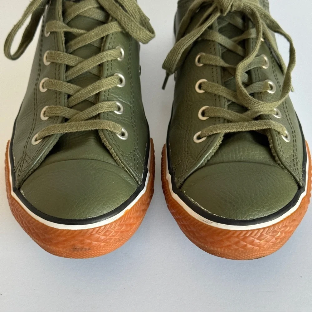 Converse step out