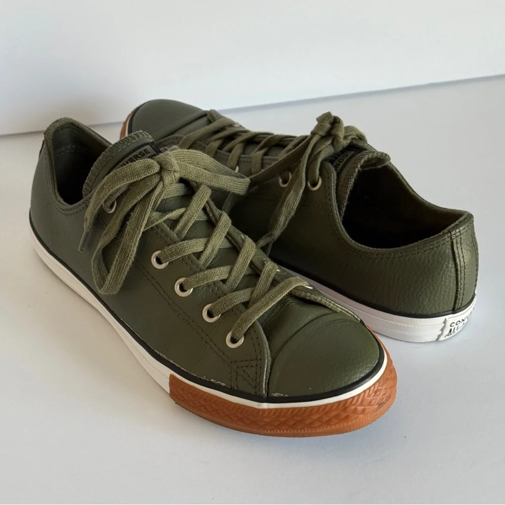 Converse step out