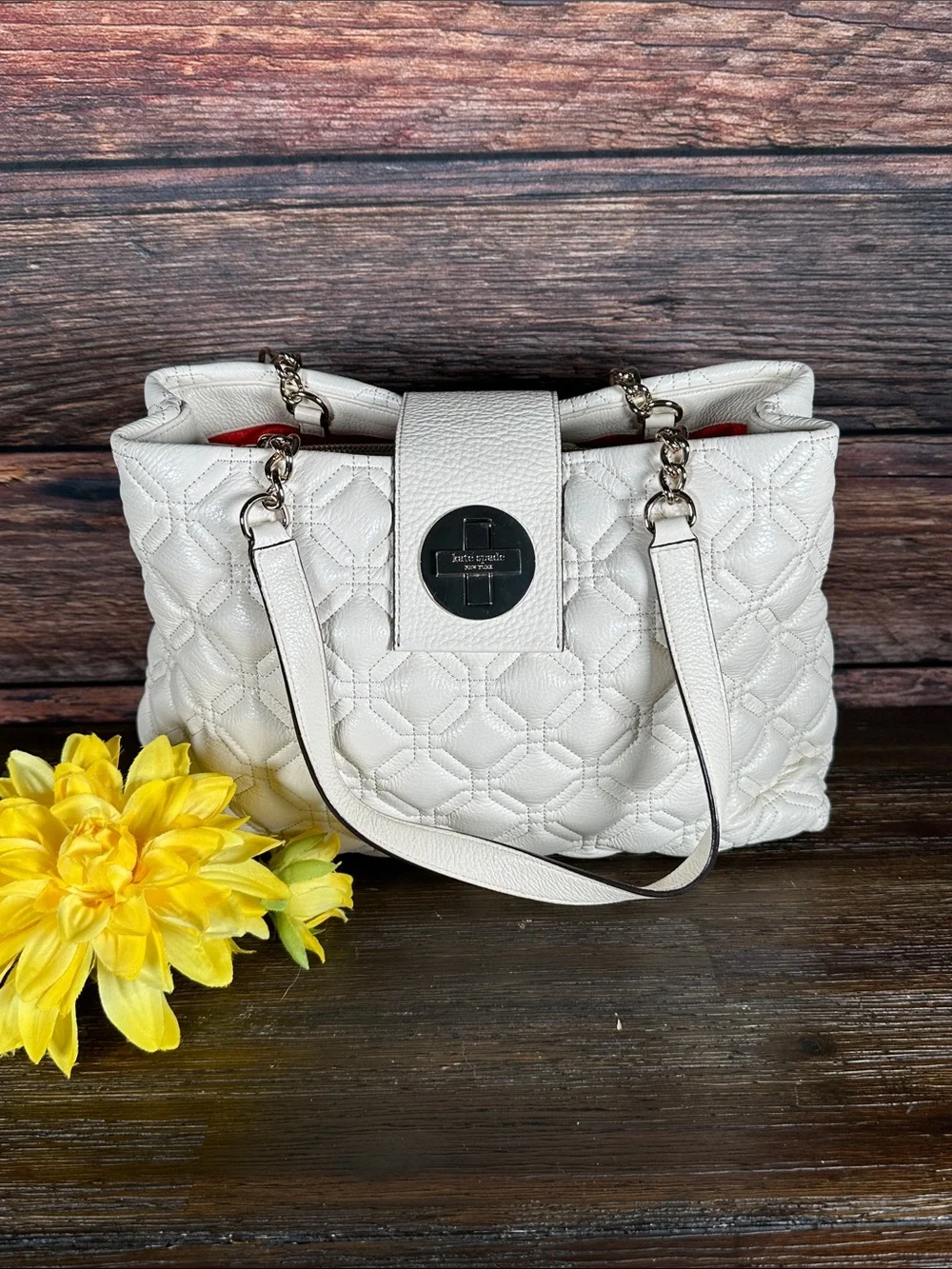 Kate Spade Astor Court Elena shoulder bag in a Cream quilted leather design.