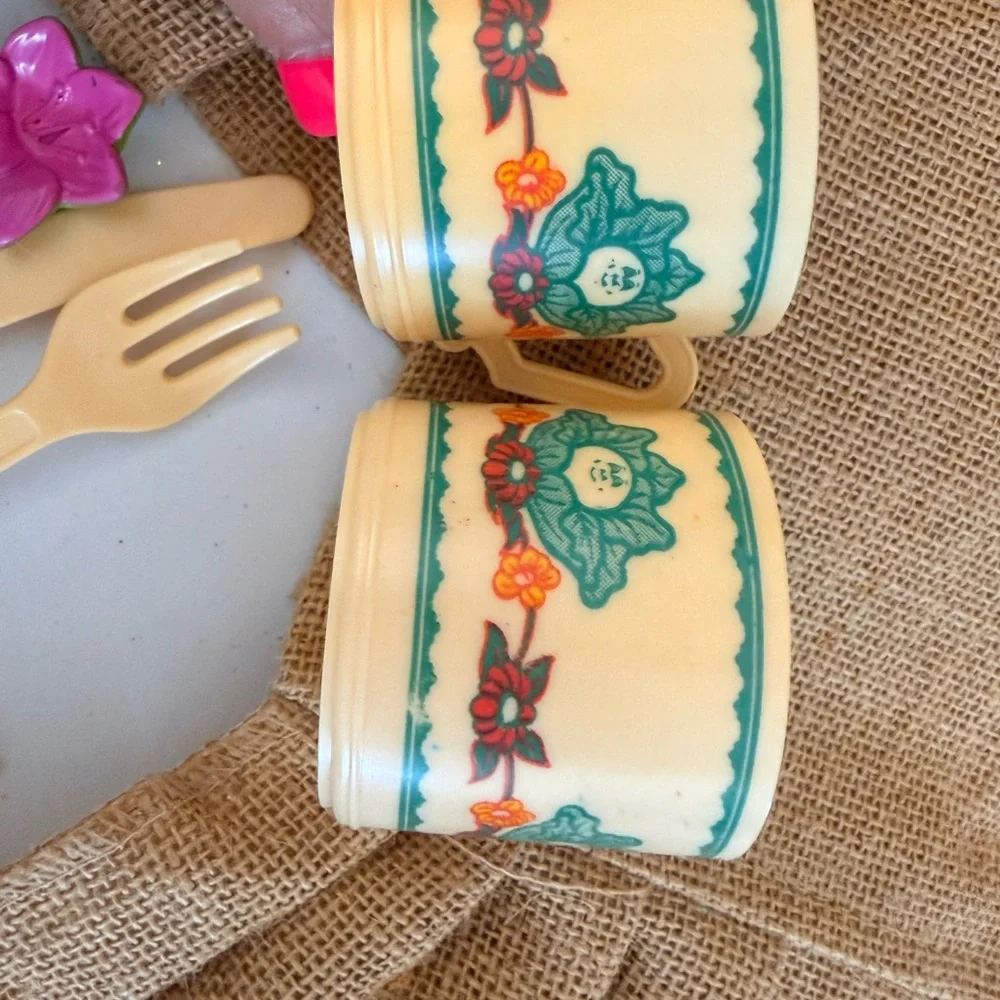 Fisher-Price cups two