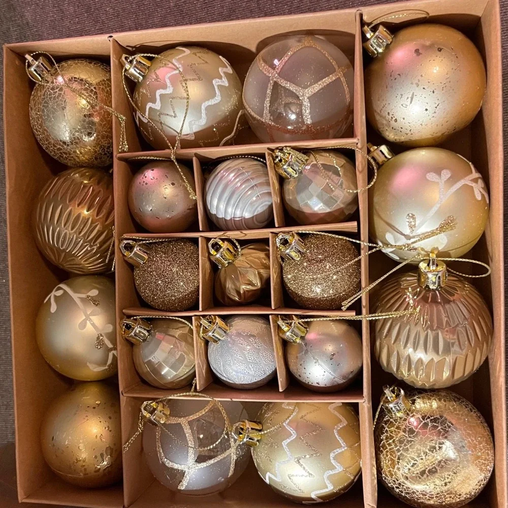 Decor by Hannah keywords holiday