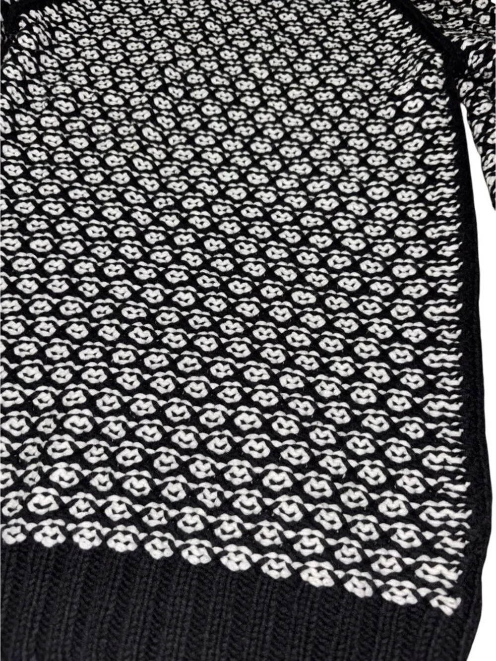 Worthington Medium Black and White Knit Sweater
