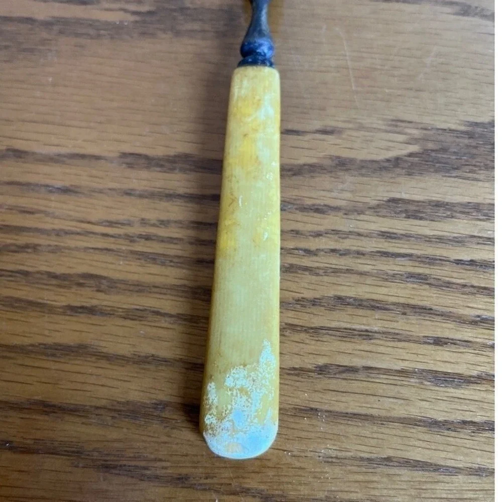 N/A vintage carving