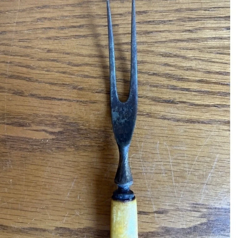 N/A vintage carving