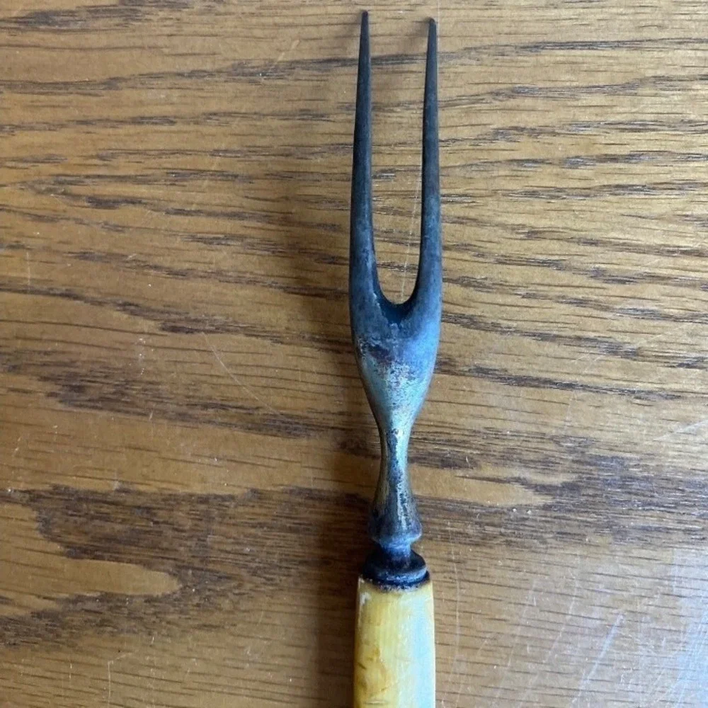 N/A vintage carving