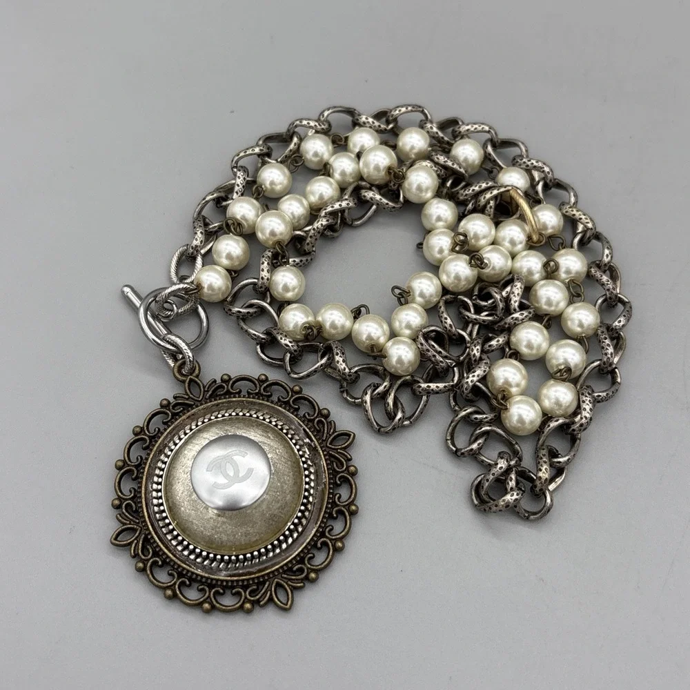 Vintage Faux Pearl Ornate‎ Statement Necklace Medallion Y2K Ornate Silver tone