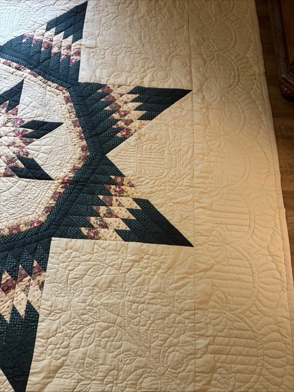 Texas Loan Star Amish Made King Quilt Size 102 X 109 Excellent Ivory & Green
