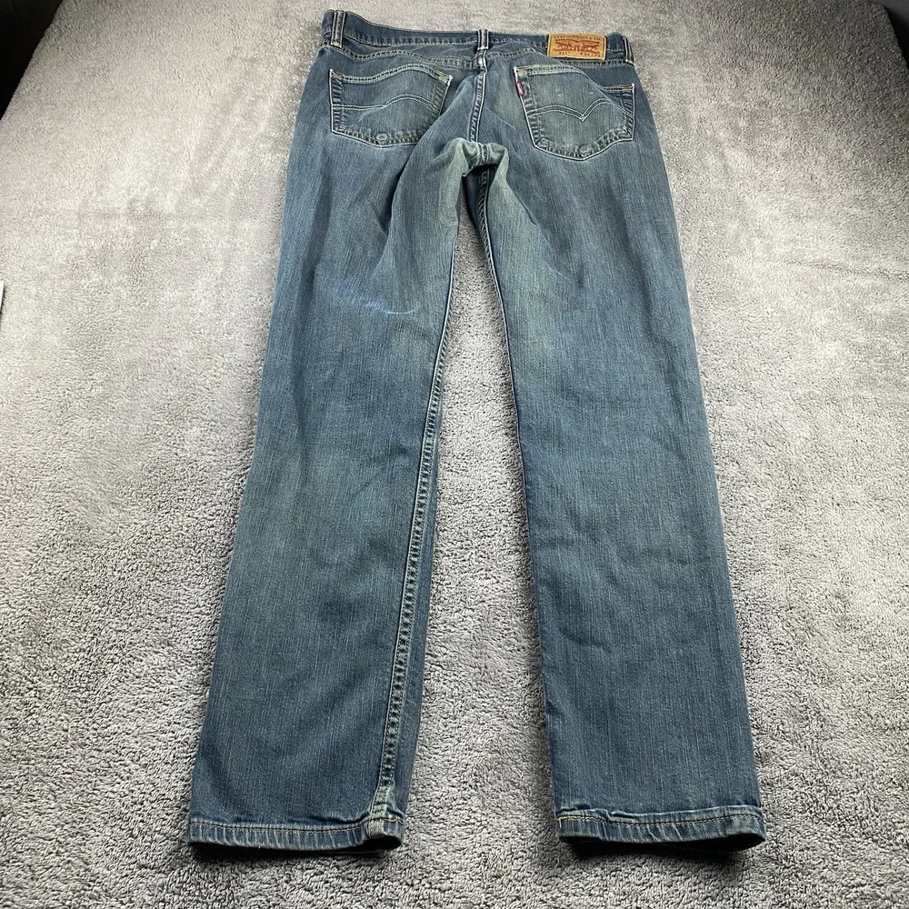 Levis rip distressed