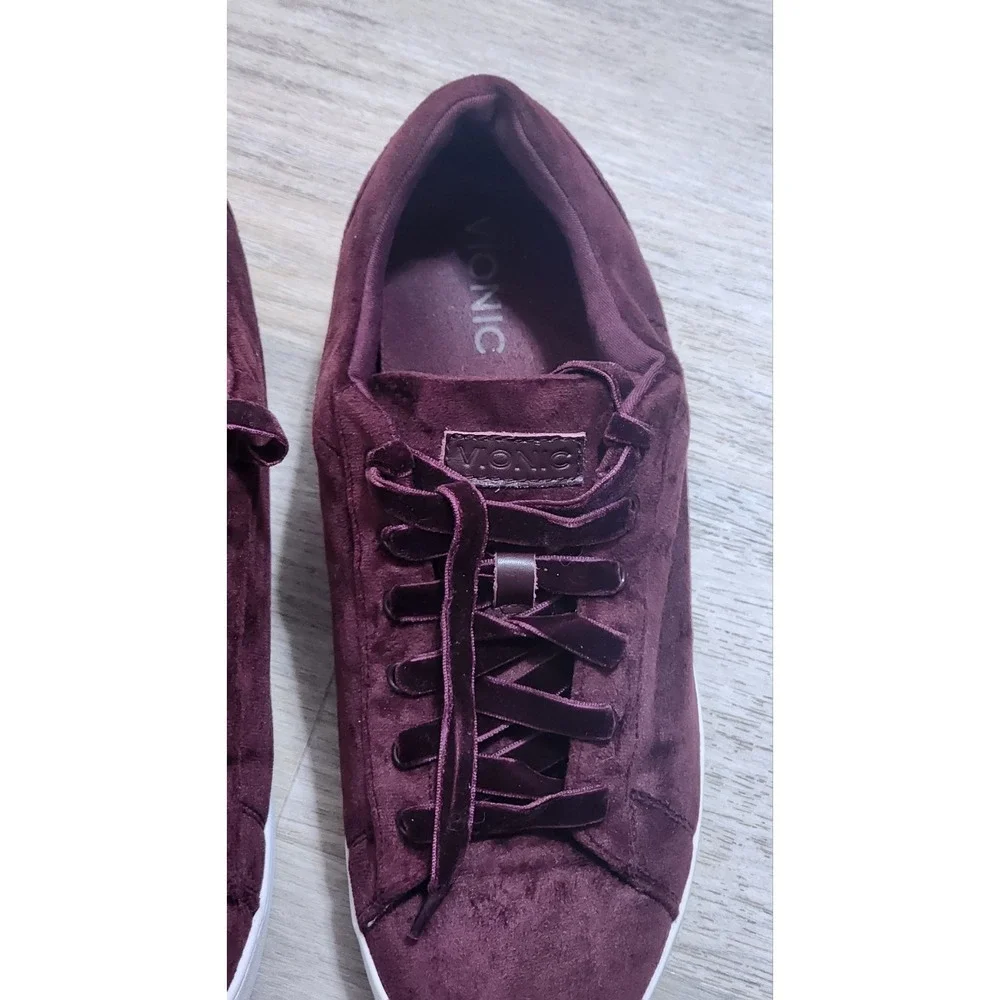 Vionic Women's Burgundy Velvet Suede Lace Up Sneakers Size 11
