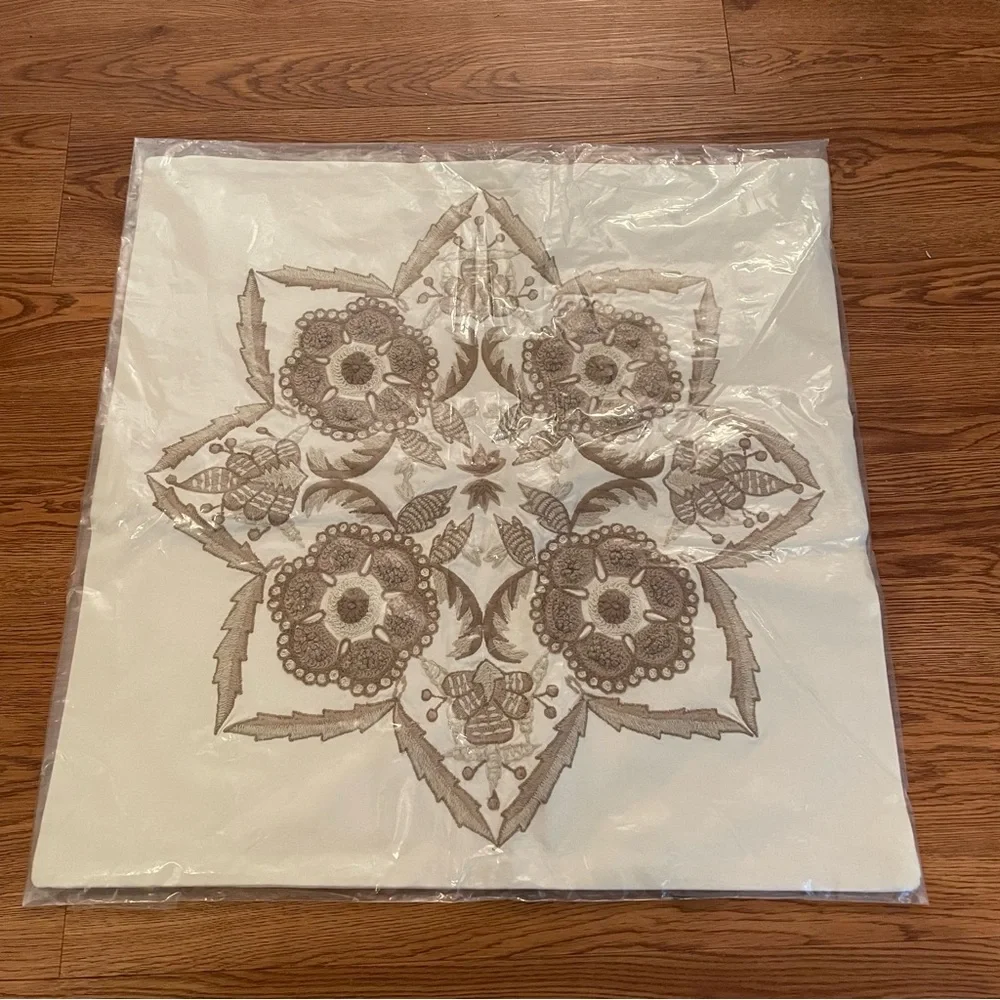 Pottery Barn Cora Medallion 20x20 Pillow Cover‎ Embroidered NWT