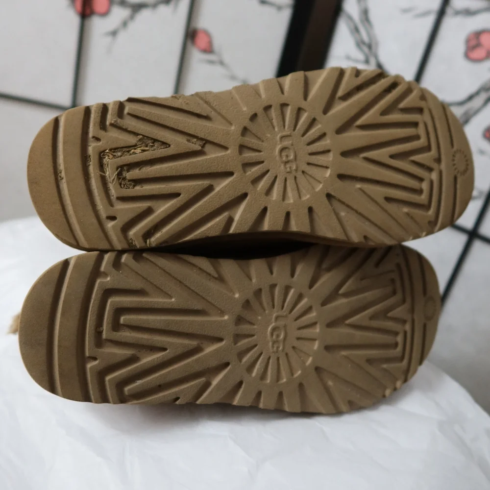 UGG stylish chestnut