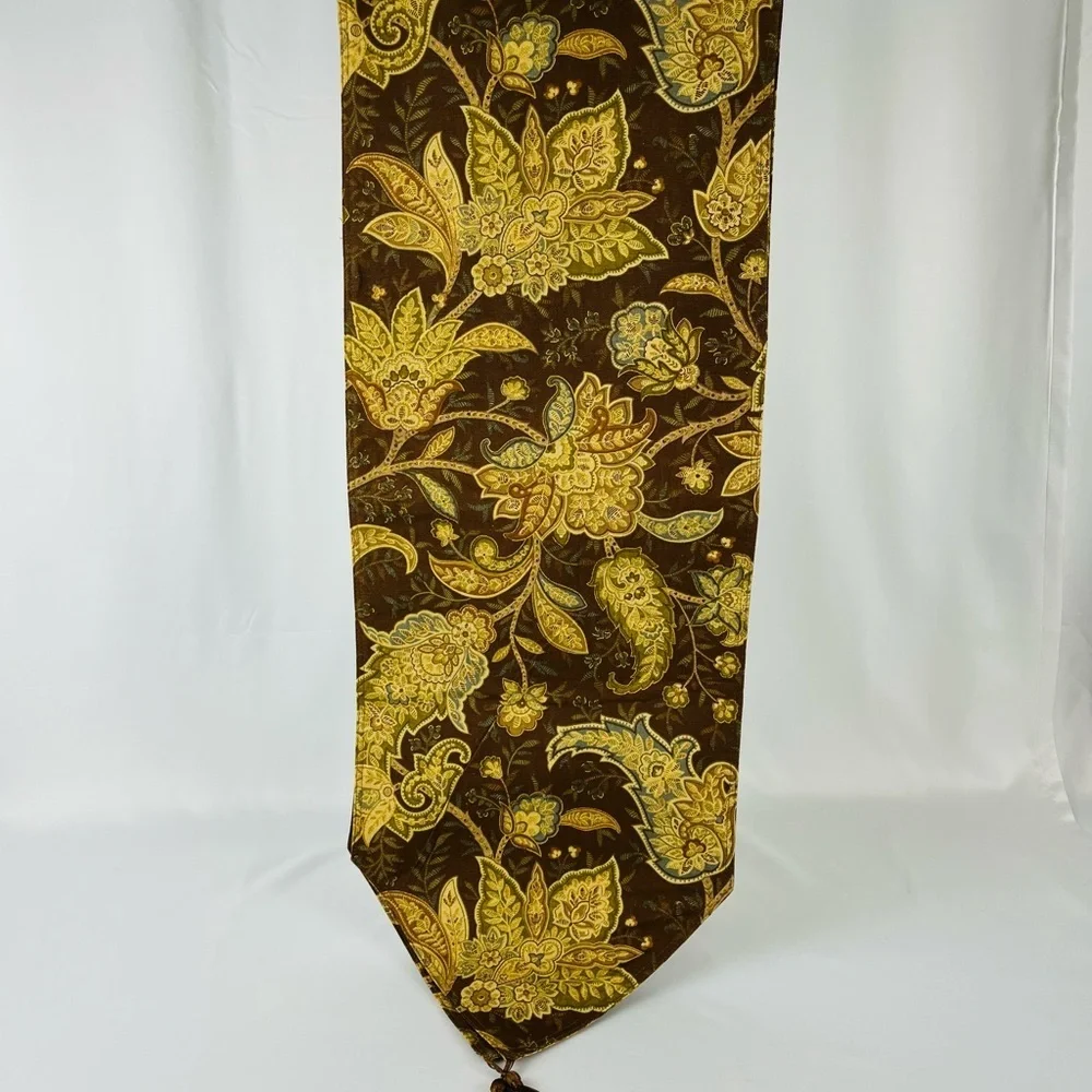 The Unbranded Brand floral jacquard