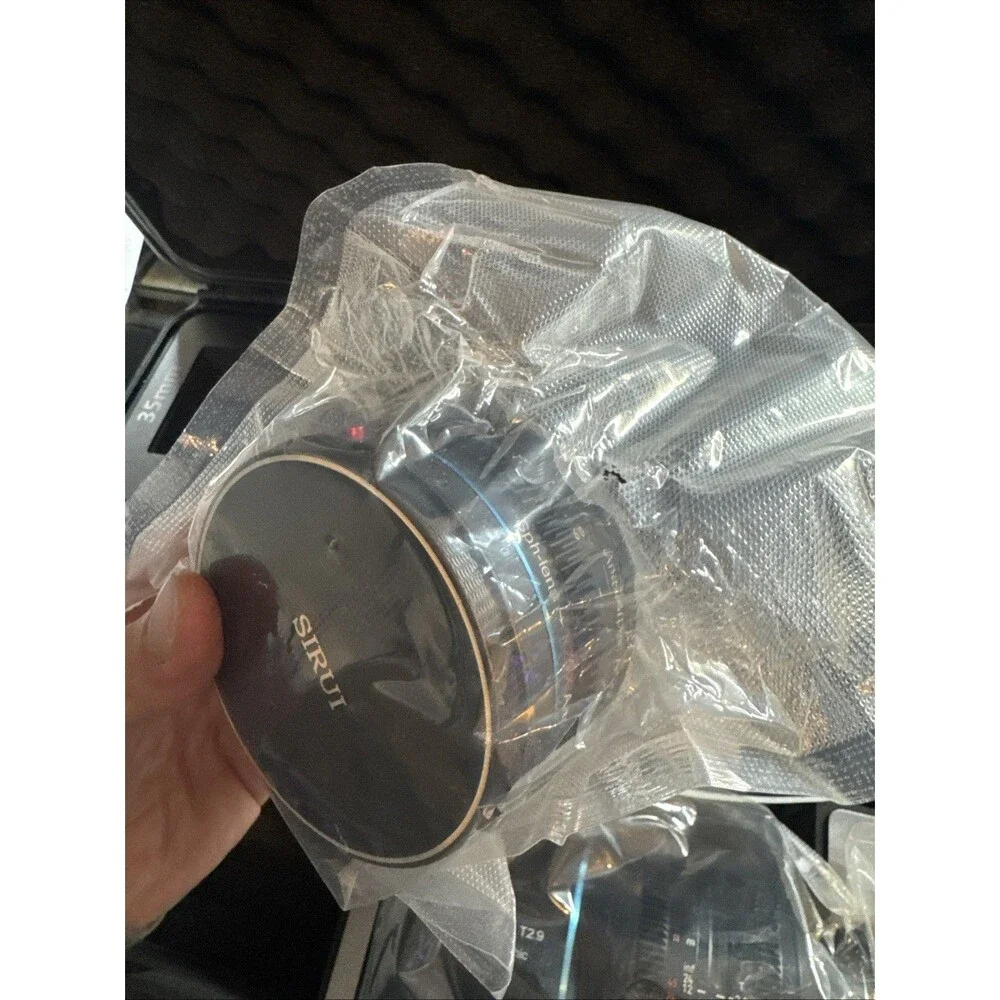 SIRUI 100mm T2.9 1.6X Full-Frame Anamorphic Lens RF MOUNT WITH TRAVEL CASE