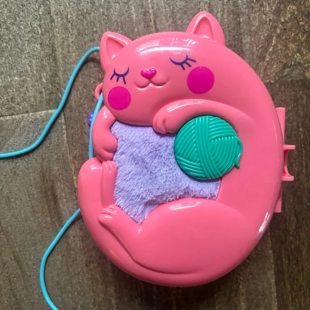 Polly Pocket Pet Vet Playset Starring Shani Cuddly Cat Purse‎ Compact