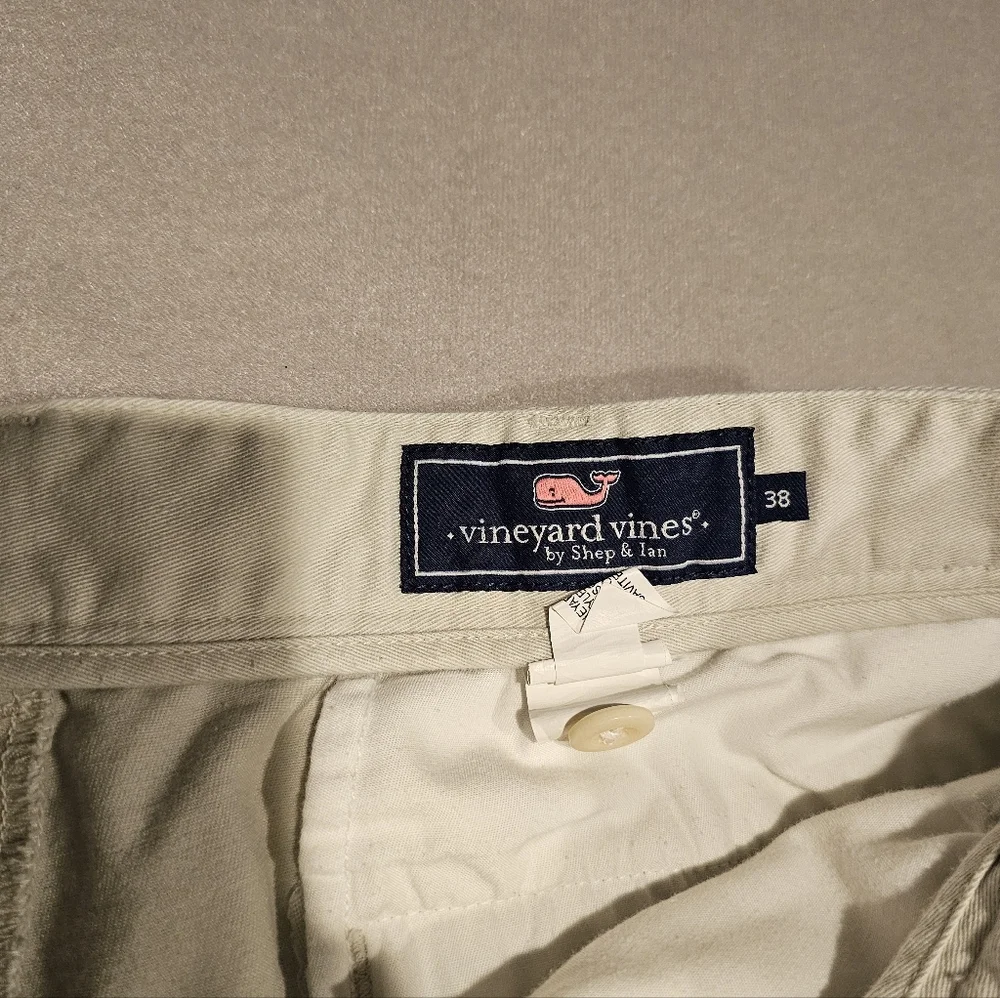 Vineyard Vines stone chino small