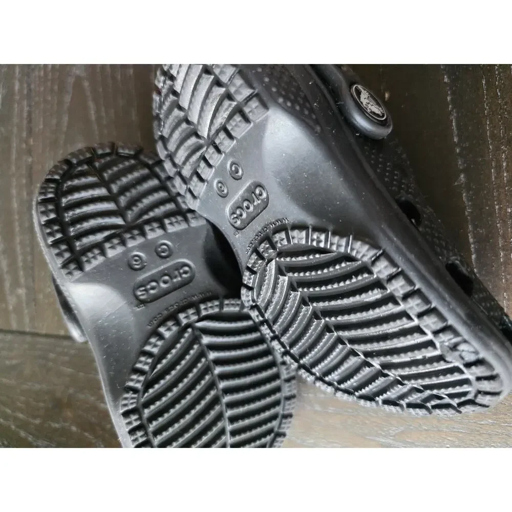 Crocs product pair