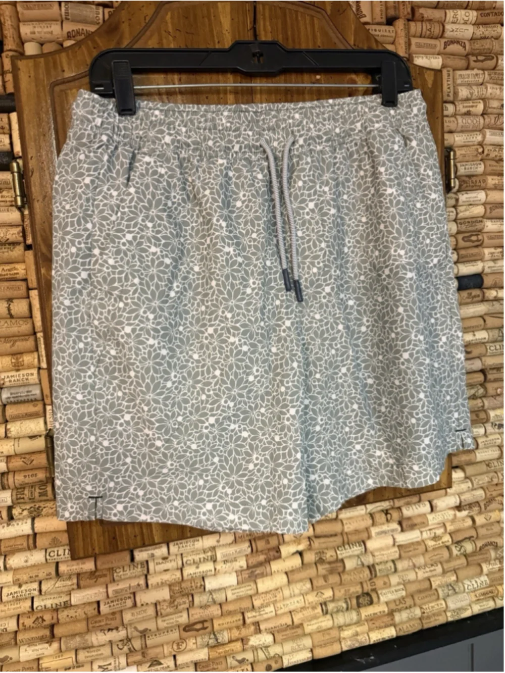 UNTUCKit size medium