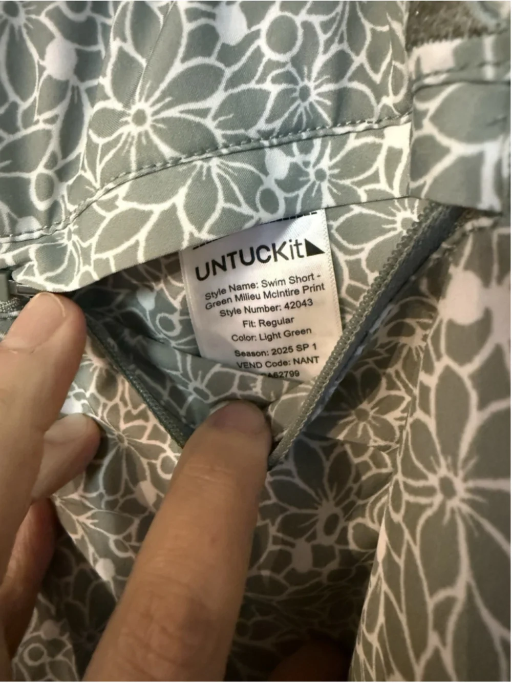UNTUCKit size medium