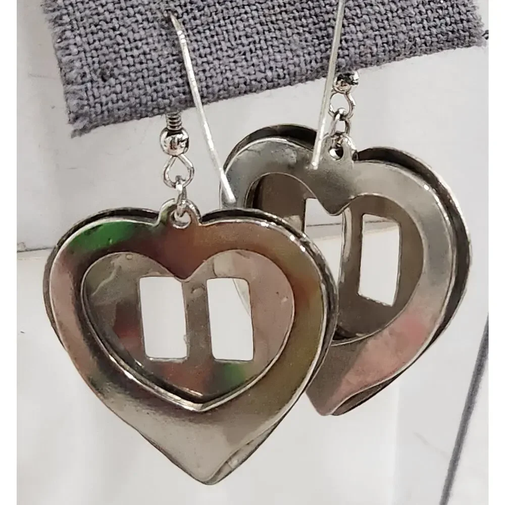 unbranded silver engraved