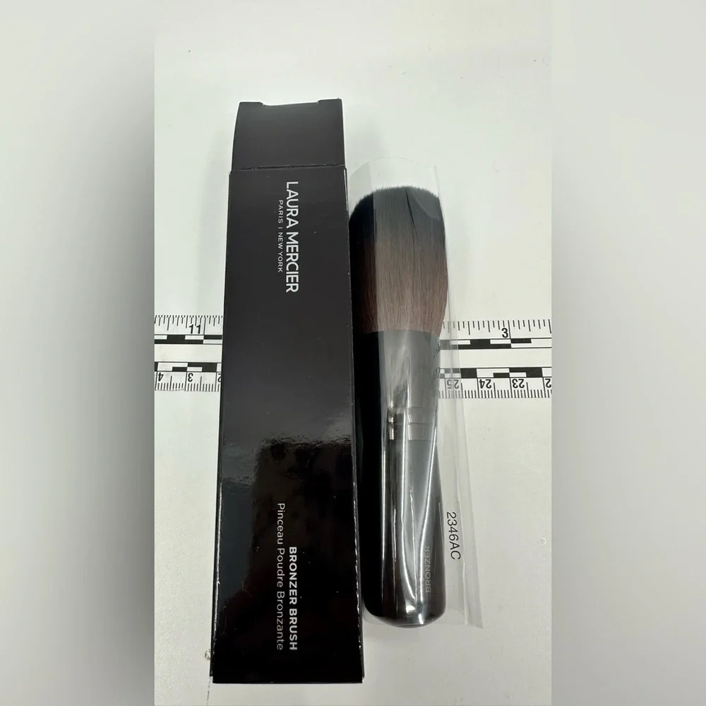 laura mercier laura mercier