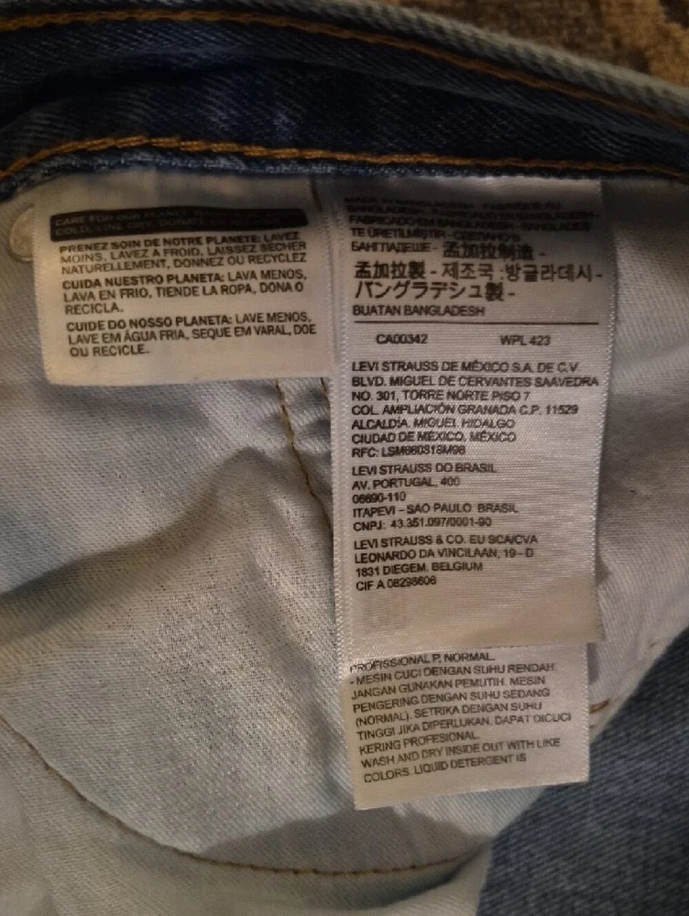 Levis relaxed fit