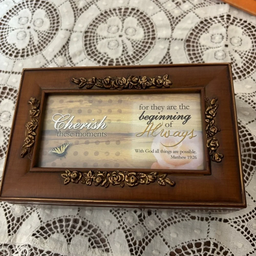 Cottage Garden Woodgrain Photo Music Box